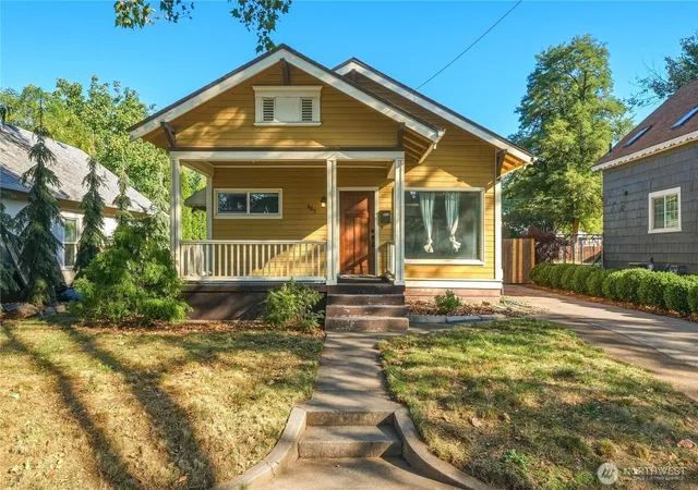 Photo 2 of Single family home for sale at 607 Locust, Walla Walla, WA 99362 | MLS# NWM2577167 | Listing updated on 2026-09-28