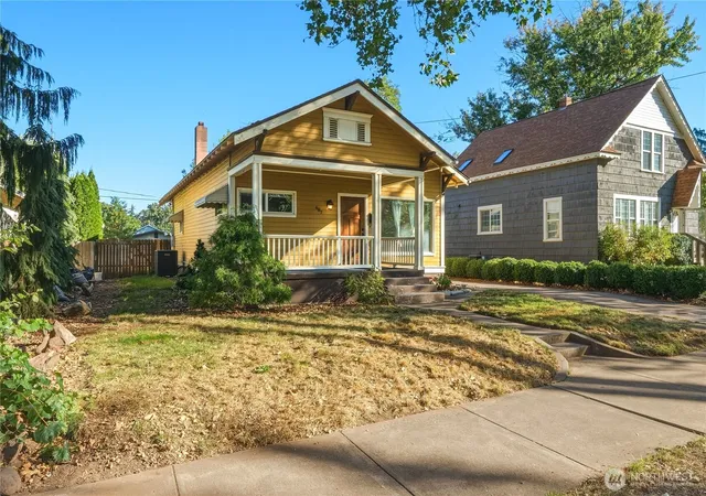 Photo 3 of Single family home for sale at 607 Locust, Walla Walla, WA 99362 | MLS# NWM2577167 | Listing updated on 2026-09-28
