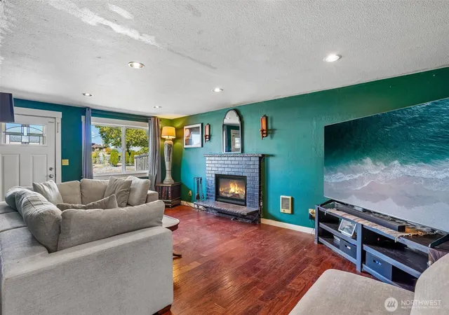 Photo 2 of Single family home for sale at 1006 S 72nd Street, Tacoma, WA 98408 | MLS# NWM2577169 | Listing updated on 2026-09-21