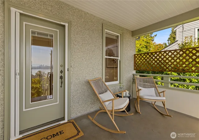 Photo 2 of Single family home for sale at 1129 37th Avenue, Seattle, WA 98122 | MLS# NWM2577176 | Listing updated on 2026-10-01