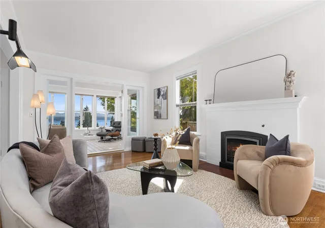 Photo 4 of Single family home for sale at 1129 37th Avenue, Seattle, WA 98122 | MLS# NWM2577176 | Listing updated on 2026-10-01