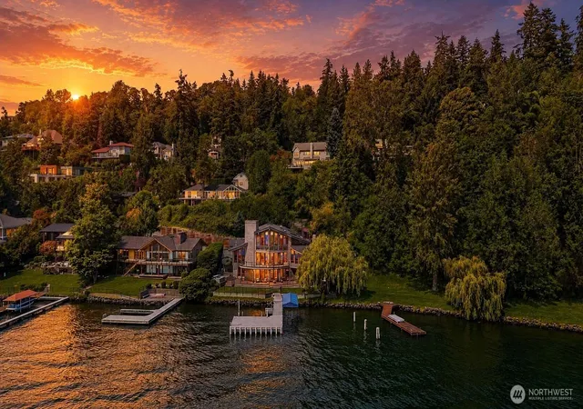 Photo 3 of Single family home for sale at 8279 W Mercer Way, Mercer Island, WA 98040 | MLS# NWM2577190 | Listing updated on 2026-10-03