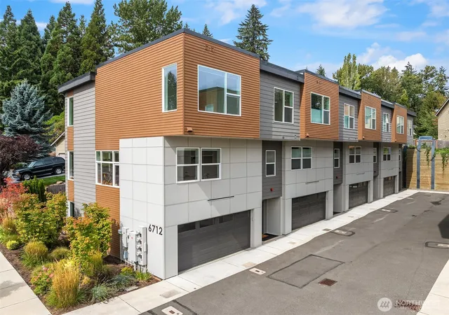 Photo 2 of Townhouse for sale at 6712 Ne 185th Street #1, Kenmore, WA 98028 | MLS# NWM2577200 | Listing updated on 2026-09-30