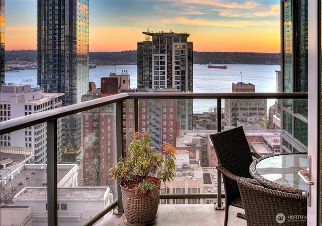 Photo 4 of Condo for sale at 1920 4th Avenue #2405, Seattle, WA 98101 | MLS# NWM2577218 | Listing updated on 2026-09-27