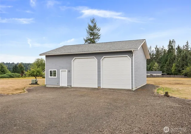 Photo 3 of Single family home for sale at 15 Penny Ln, Raymond, WA 98577 | MLS# NWM2577219 | Listing updated on 2026-09-25
