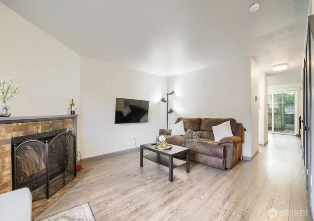 Condo for sale at 115 124 Street SE #B4, Everett, WA 98208 | MLS# NWM2577235
