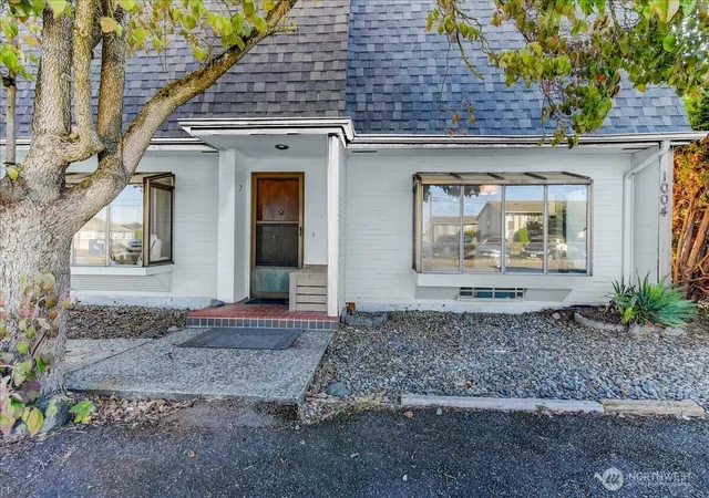 Condo for sale at 1004 Columbia Ave #7, Marysville, WA 98270 | MLS# NWM2577236