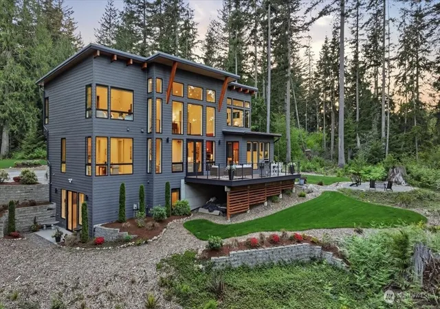 Photo 3 of Sale Pending at 7416 Se Lake Alice Rd, Fall City, WA 98024 | MLS# NWM2577240 | Listing updated on 2026-09-30