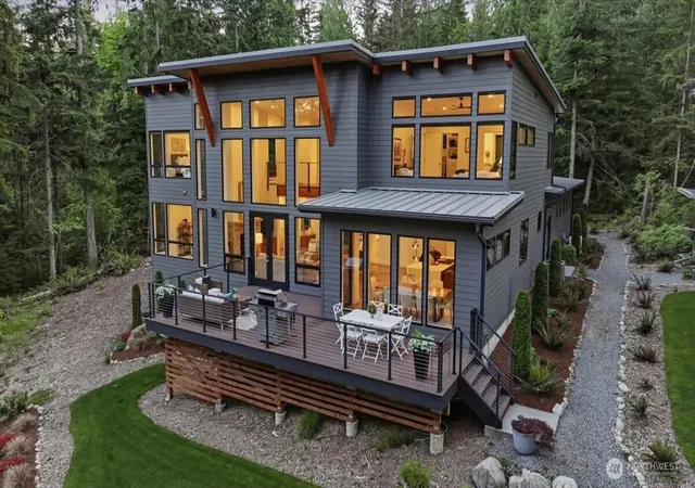 Photo 3 of Sale Pending at 7416 SE Lake Alice Rd, Fall City, WA 98024 | MLS# NWM2577240 | Listing updated on 2026-09-30