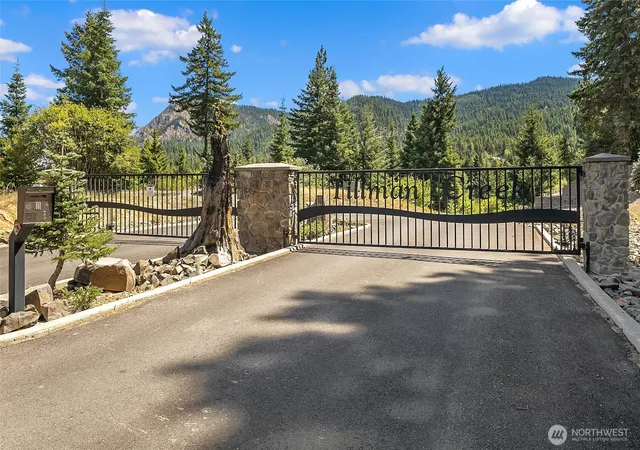 Photo 2 of Single family home for sale at 961 Rocky Mountain Way, Cle Elum, WA 98922 | MLS# NWM2577255 | Listing updated on 2026-09-25