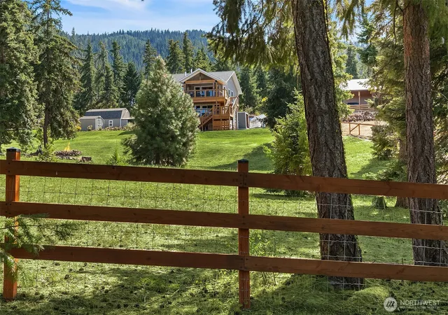 Photo 3 of Single family home for sale at 961 Rocky Mountain Way, Cle Elum, WA 98922 | MLS# NWM2577255 | Listing updated on 2026-09-25