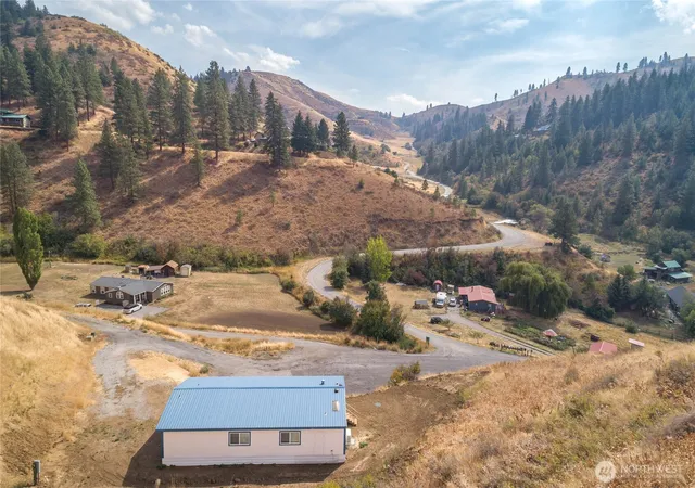 Photo 2 of Manufactured home for sale at 9192 Olalla Cyn, Cashmere, WA 98815 | MLS# NWM2577259 | Listing updated on 2026-10-19