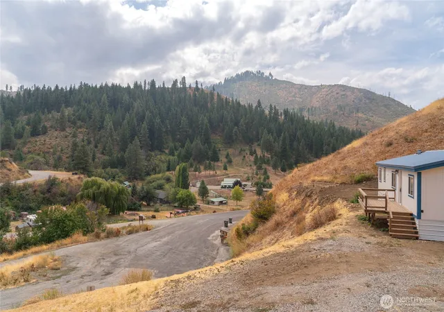 Photo 2 of Manufactured home for sale at 9192 Olalla Cyn, Cashmere, WA 98815 | MLS# NWM2577259 | Listing updated on 2026-09-25