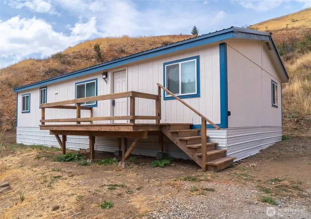 Photo 3 of Manufactured home for sale at 9192 Olalla Cyn, Cashmere, WA 98815 | MLS# NWM2577259 | Listing updated on 2026-09-25