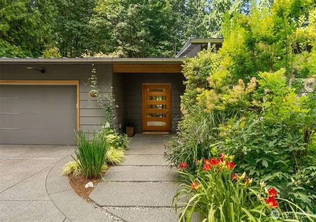 Photo 3 of Sale Pending at 13123 Phelps Rd Ne, Bainbridge Island, WA 98110 | MLS# NWM2577268 | Listing updated on 2026-09-26