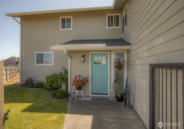 Photo 2 of Single family home for sale at 1161 Glendale Ct Sw, Ocean Shores, WA 98569 | MLS# NWM2577271 | Listing updated on 2026-09-25