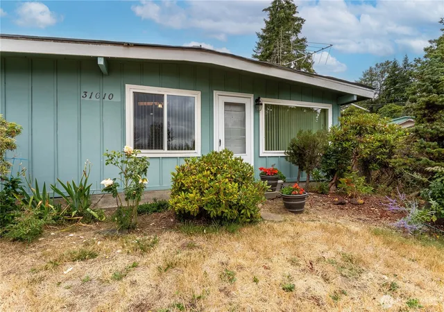 Photo 2 of Single family home for sale at 31610 7th Place S, Federal Way, WA 98003 | MLS# NWM2577287 | Listing updated on 2026-09-30