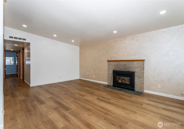 Photo 3 of Single family home for sale at 31610 7th Place S, Federal Way, WA 98003 | MLS# NWM2577287 | Listing updated on 2026-09-30