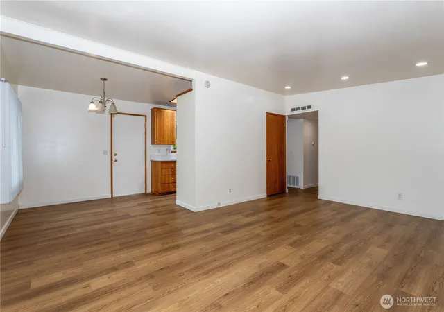 Photo 3 of Single family home for sale at 31610 7th Place S, Federal Way, WA 98003 | MLS# NWM2577287 | Listing updated on 2026-09-30
