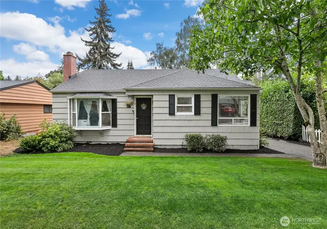Photo 1 of Single family home for sale at 1555 Sw Grandview Ave, Chehalis, WA 98532 | MLS# NWM2577300 | Listing updated on 2026-09-23