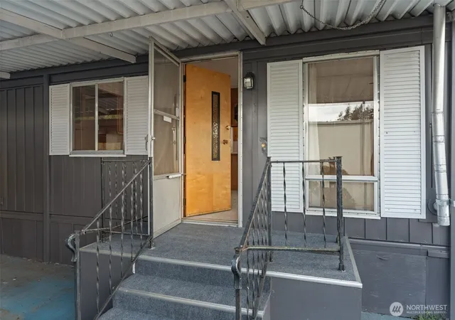 Photo 2 of Manufactured home for sale at 3702 Hunt St #32, Gig Harbor, WA 98335 | MLS# NWM2577314 | Listing updated on 2026-09-05