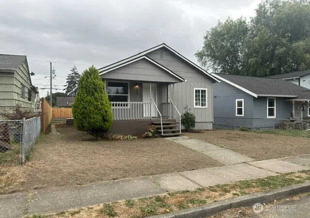 Photo 2 of Sale Pending at 264 19th Avenue, Longview, WA 98632 | MLS# NWM2577352 | Listing updated on 2026-10-03
