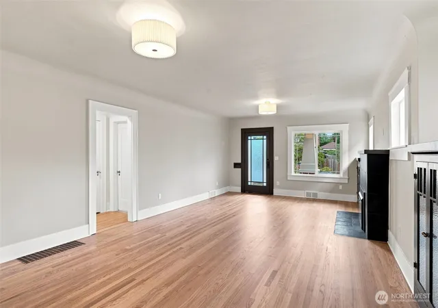 Photo 4 of Single family home for sale at 616 N Steele St, Tacoma, WA 98406 | MLS# NWM2577355 | Listing updated on 2026-09-24