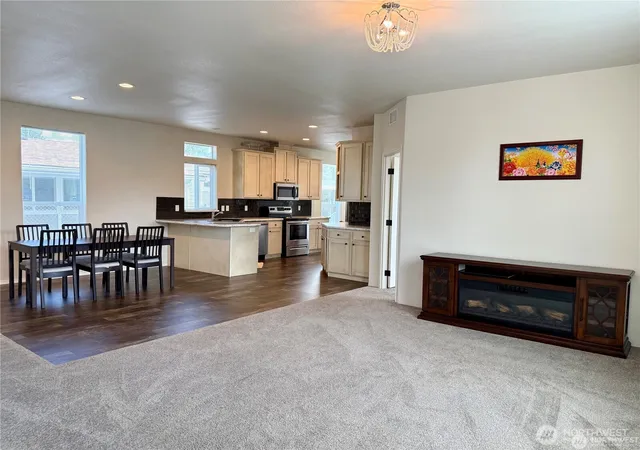 Photo 3 of Manufactured home for sale at 607 37th Street Se #99A, Auburn, WA 98002 | MLS# NWM2577360 | Listing updated on 2026-09-25
