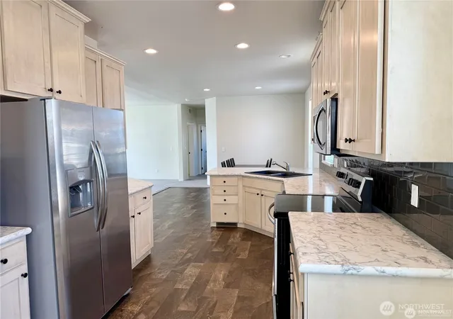 Photo 3 of Manufactured home for sale at 607 37th Street SE #99A, Auburn, WA 98002 | MLS# NWM2577360 | Listing updated on 2026-09-25