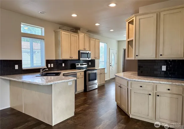 Photo 4 of Manufactured home for sale at 607 37th Street SE #99A, Auburn, WA 98002 | MLS# NWM2577360 | Listing updated on 2026-09-25