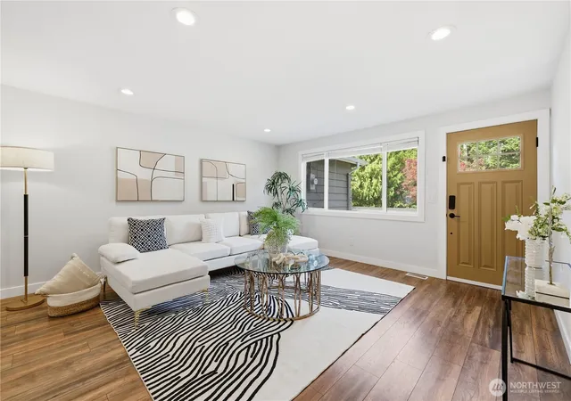 Photo 3 of Single family home for sale at 13725 NE 70th Place, Redmond, WA 98052 | MLS# NWM2577375 | Listing updated on 2026-10-02