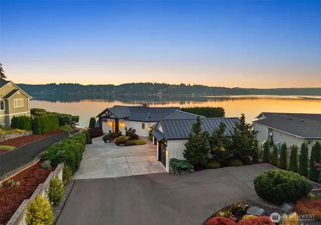 Photo 3 of Single family home for sale at 925 Gway Dr, Fox Island, WA 98333 | MLS# NWM2577384 | Listing updated on 2026-09-23