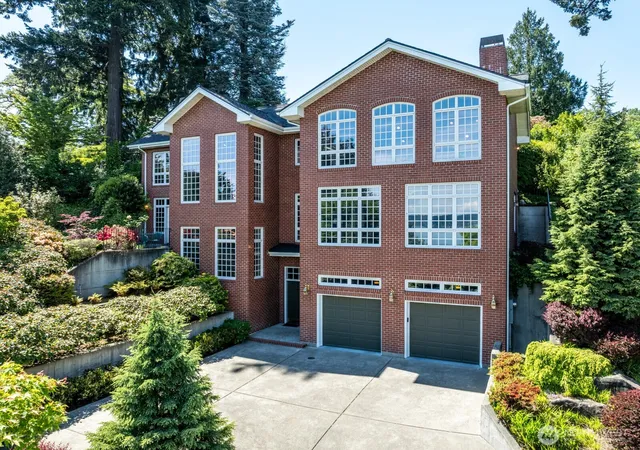 Photo 1 of Single family home for sale at 6681 Ne Windermere Rd, Seattle, WA 98115 | MLS# NWM2577386 | Listing updated on 2026-09-25