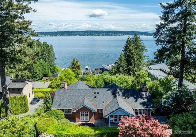 Photo 3 of Single family home for sale at 6681 NE Windermere Rd, Seattle, WA 98115 | MLS# NWM2577386 | Listing updated on 2026-09-25