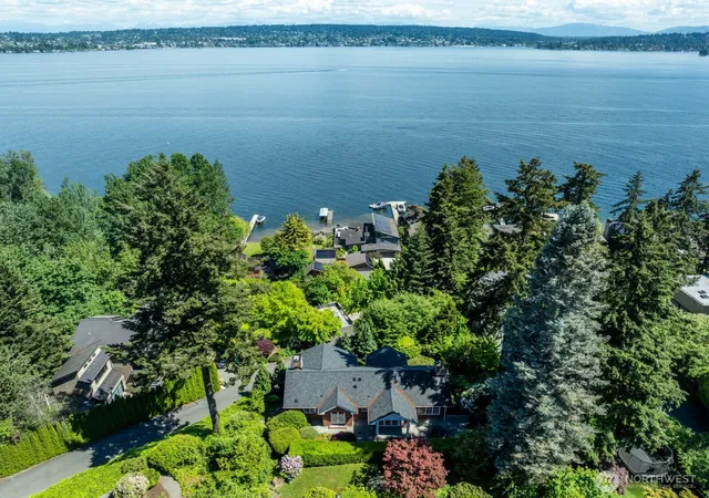 Photo 4 of Single family home for sale at 6681 NE Windermere Rd, Seattle, WA 98115 | MLS# NWM2577386 | Listing updated on 2026-09-25