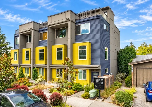 Townhouse for sale at 5021 Sand Point Pl NE #E, Seattle, WA 98105 | MLS# NWM2577392