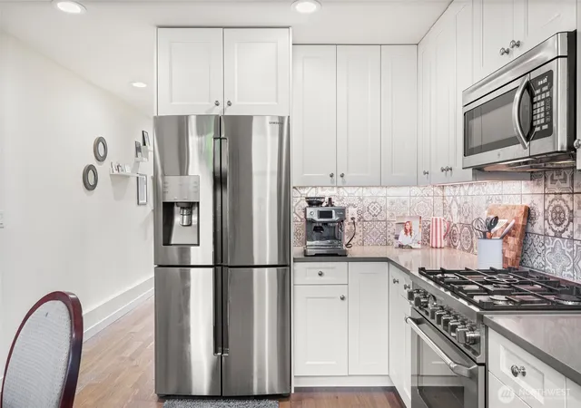 Photo 4 of Townhouse for sale at 5021 Sand Point Pl NE #E, Seattle, WA 98105 | MLS# NWM2577392 | Listing updated on 2026-09-22