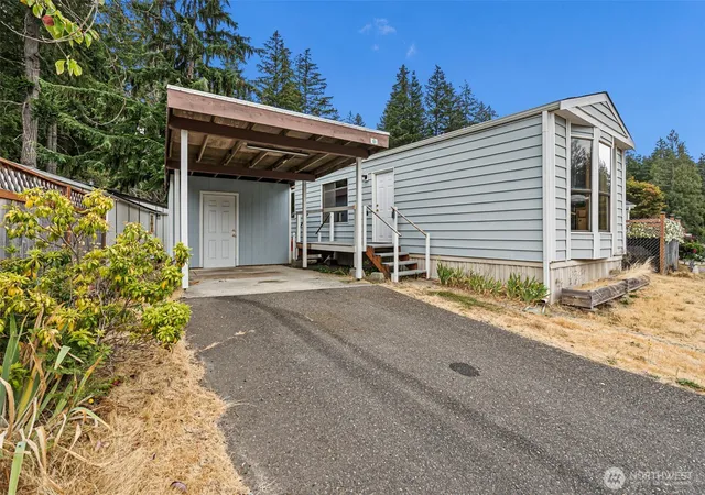Photo 2 of Manufactured home for sale at 9111 66th Avenue Nw #105, Gig Harbor, WA 98332 | MLS# NWM2577400 | Listing updated on 2026-09-28