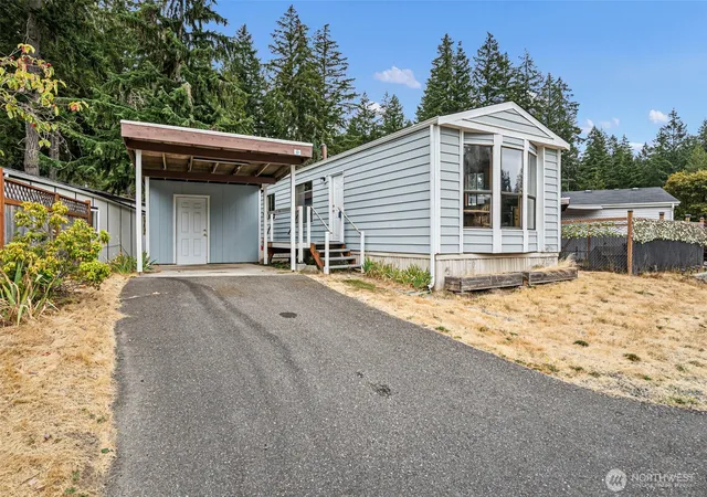 Photo 3 of Manufactured home for sale at 9111 66th Avenue Nw #105, Gig Harbor, WA 98332 | MLS# NWM2577400 | Listing updated on 2026-09-28