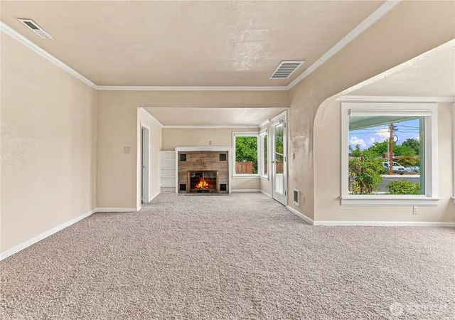 Photo 3 of Single family home for sale at 1647 Washington St, Wenatchee, WA 98801 | MLS# NWM2577402 | Listing updated on 2026-10-01