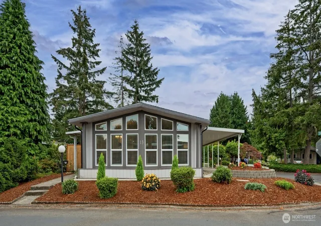 Photo 1 of Manufactured home for sale at 201 Union Ave Se #13, Renton, WA 98059 | MLS# NWM2577422 | Listing updated on 2026-10-21