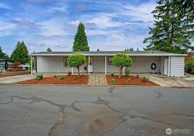 Photo 3 of Manufactured home for sale at 201 Union Ave Se #13, Renton, WA 98059 | MLS# NWM2577422 | Listing updated on 2026-10-21