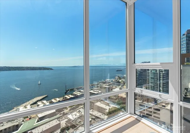 Photo 4 of Condo for sale at 121 Stewart St #2507, Seattle, WA 98101 | MLS# NWM2577423 | Listing updated on 2026-09-26