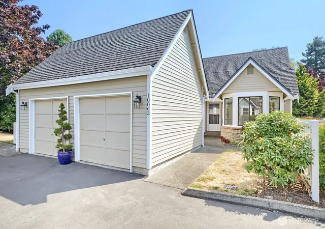 Photo 2 of Sale Pending at 10063 Wallingford Ave N, Seattle, WA 98133 | MLS# NWM2577443 | Listing updated on 2026-09-18