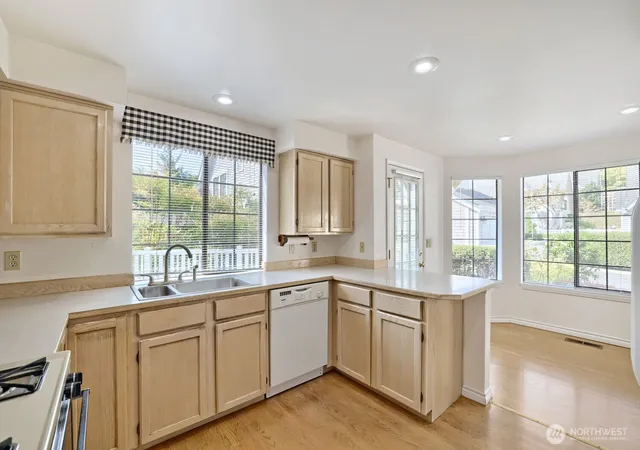 Photo 3 of Sale Pending at 10063 Wallingford Ave N, Seattle, WA 98133 | MLS# NWM2577443 | Listing updated on 2026-09-18