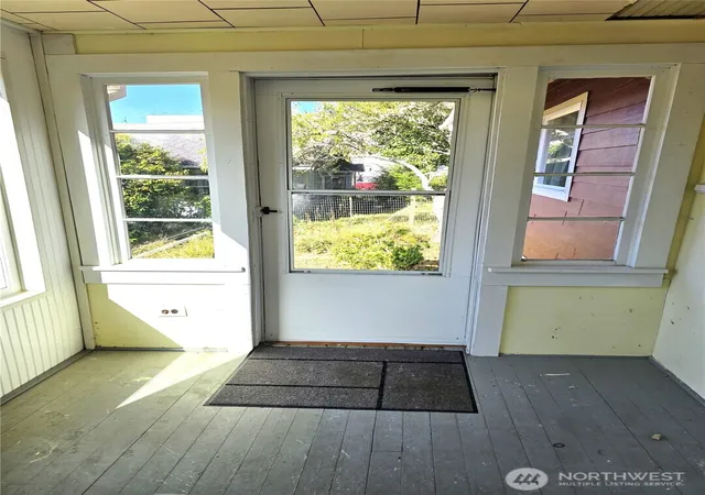 Photo 2 of Single family home for sale at 508 Cedar St Ne, Ilwaco, WA 98624 | MLS# NWM2577472 | Listing updated on 2026-10-01