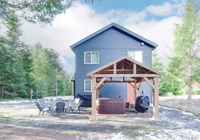 Photo 2 of Sale Pending at 117 Cottonwood Ln, Packwood, WA 98361 | MLS# NWM2577479 | Listing updated on 2026-09-14