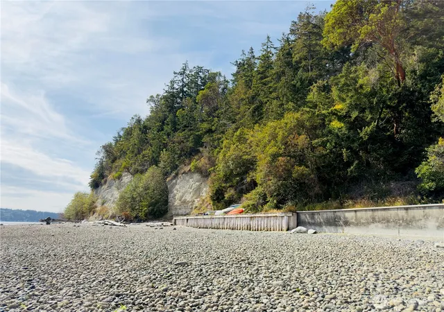 Photo 4 of Manufactured home for sale at 2197 Parker Rd, Camano Island, WA 98282 | MLS# NWM2577511 | Listing updated on 2026-10-03