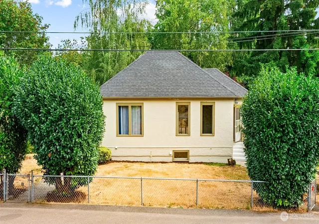 Photo 4 of Single family home for sale at 451 Tracy Ave N, Port Orchard, WA 98366 | MLS# NWM2577518 | Listing updated on 2026-09-28