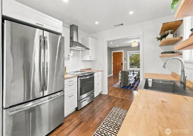 Photo 4 of Sale Pending at 4247 S Eddy St, Seattle, WA 98118 | MLS# NWM2577531 | Listing updated on 2026-09-29